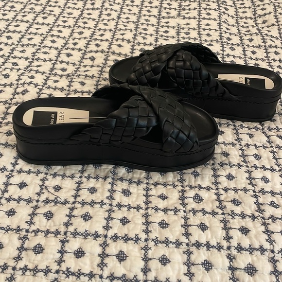 Excellent condition Dolce Vita slide. Black size 8.5 - Picture 5 of 6